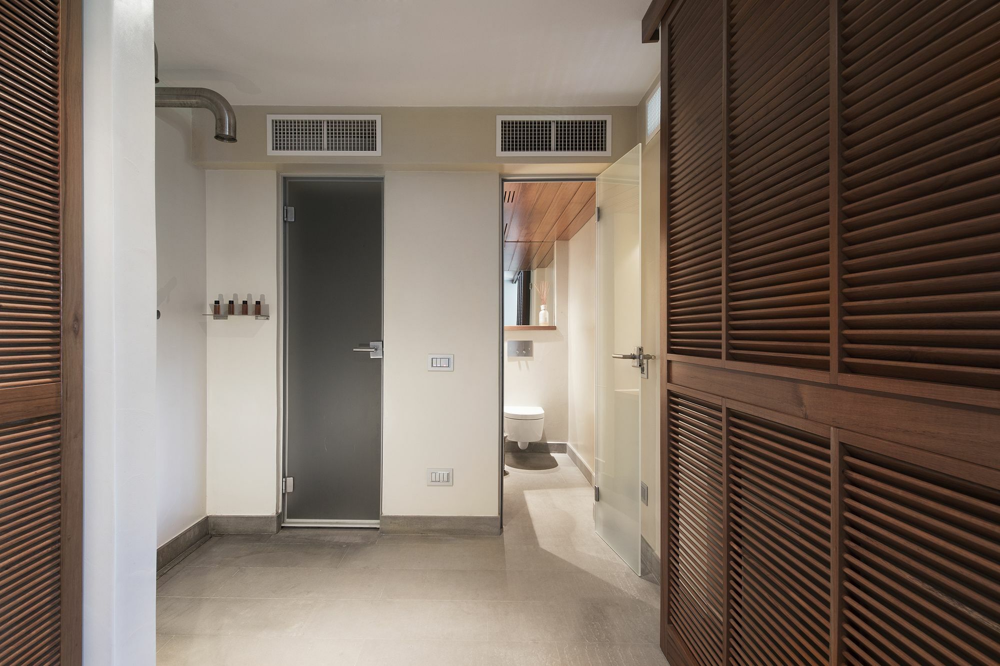 Suite & Pool-Como House-160 Mt-Private Indoor Swimming Pool, Heated All Year-Private Covered Parking-Private Garden And Terrace-Fully Equipped Kitchen 外观 照片